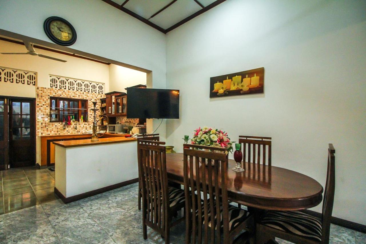 Leo'S Home Stay Dehiwala-Mount Lavinia Екстер'єр фото