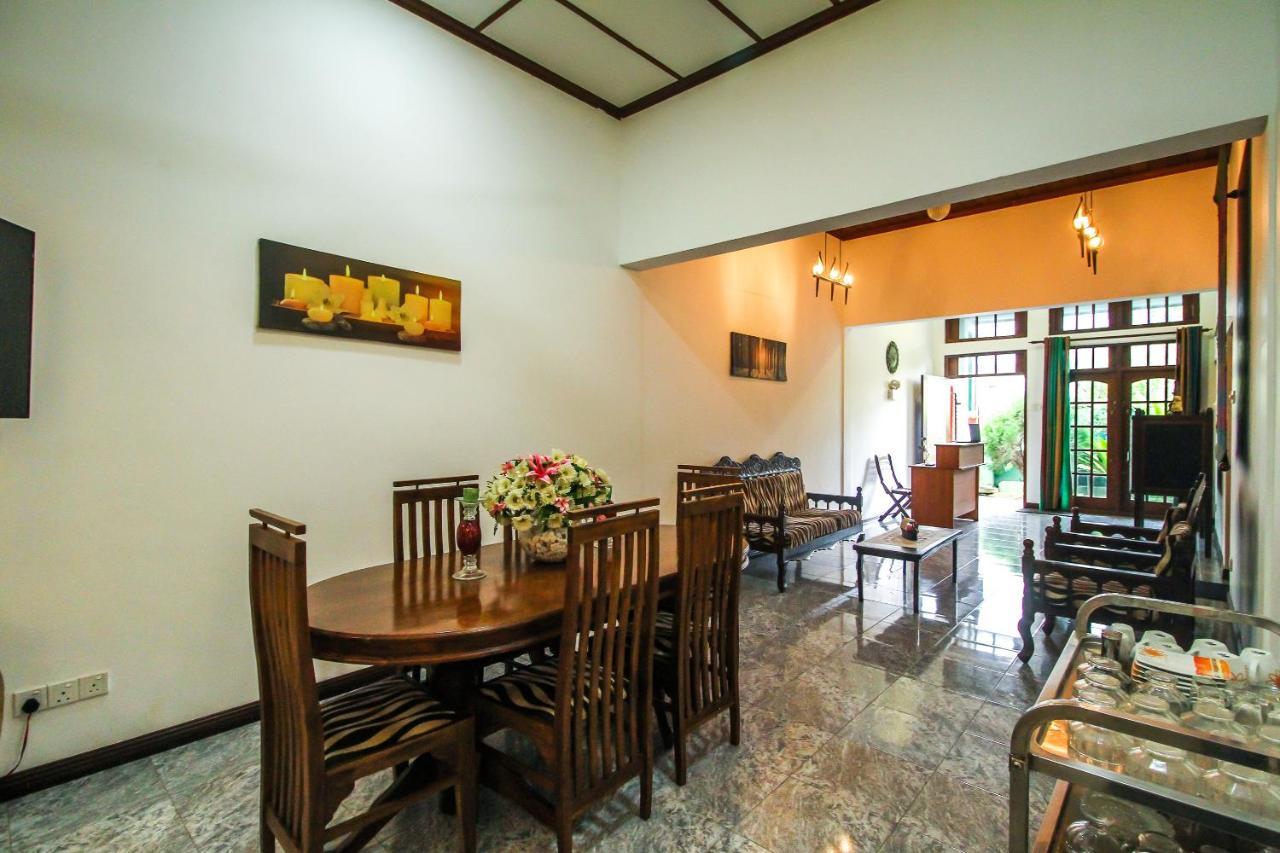 Leo'S Home Stay Dehiwala-Mount Lavinia Екстер'єр фото