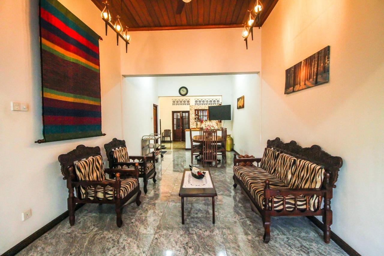 Leo'S Home Stay Dehiwala-Mount Lavinia Екстер'єр фото